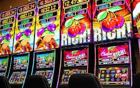 Poker နှင့် Slots ဂိမ်းများ ပါဝင်သော ဂိမ်းလော်ဘီ အပြည့်အဝ ပြသမှု
